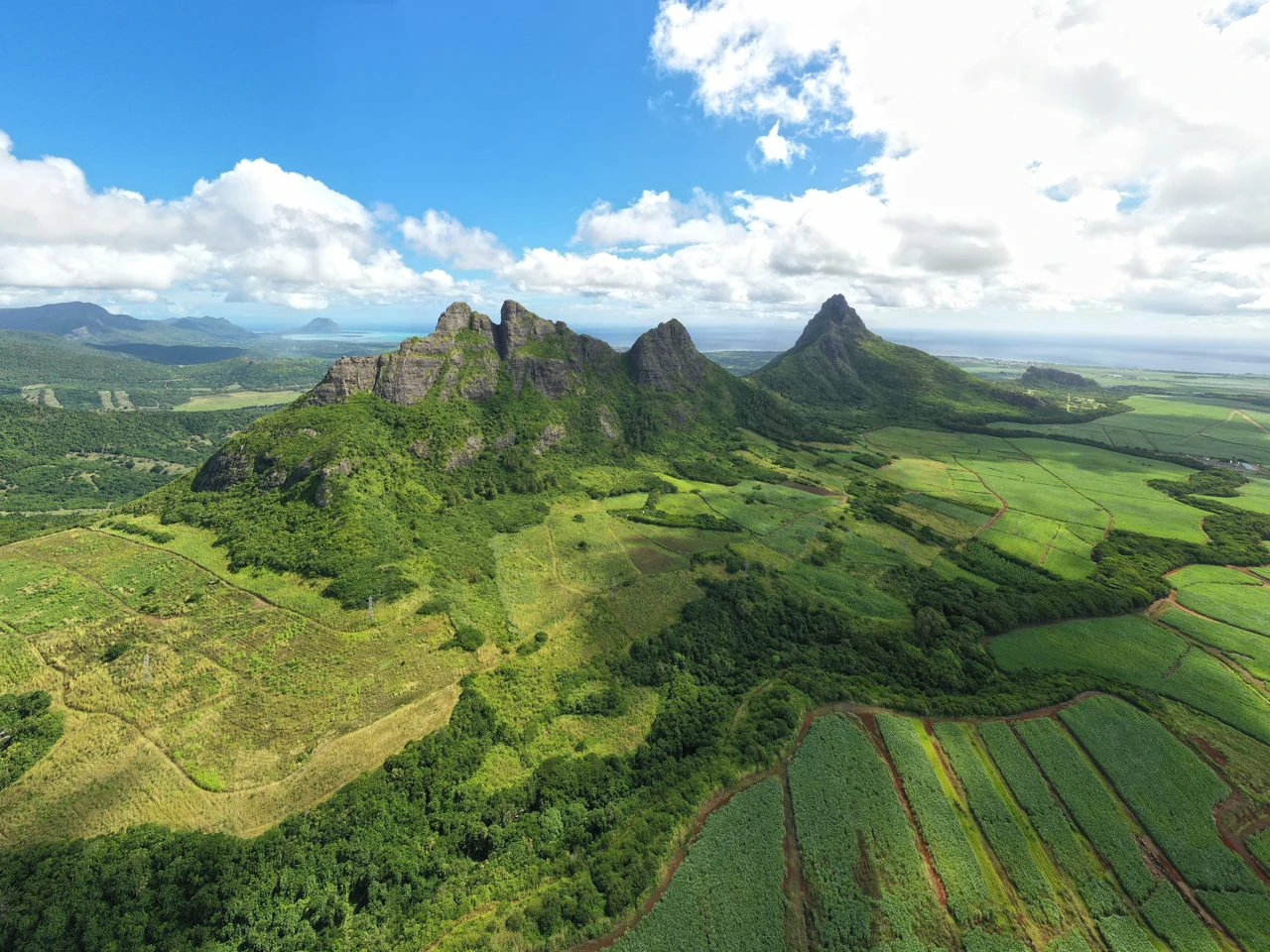 Vue aérienne d'une montagne à Maurice